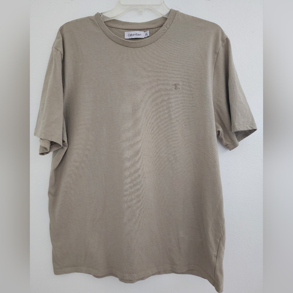 Calvin Klein T shirt men's size L light brown short sleeve smooth cotton